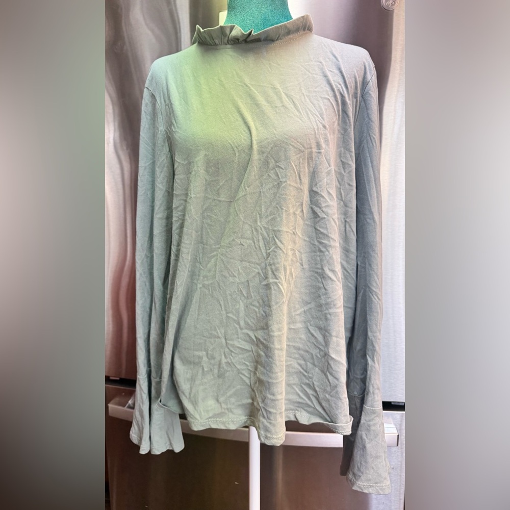 Le Lis Sage Green Top